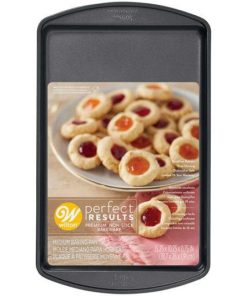 Medium Cookie Sheet (15" x 10") | Wilton